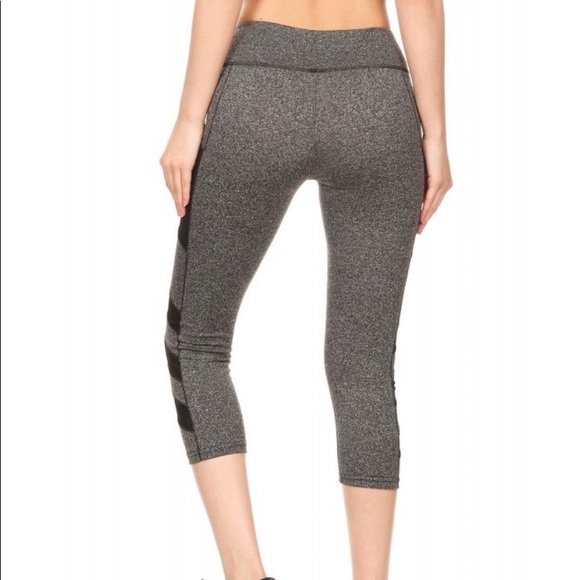 Gray Cropped Leggings w/Mesh Panels & Pockets - Picture 3 of 3